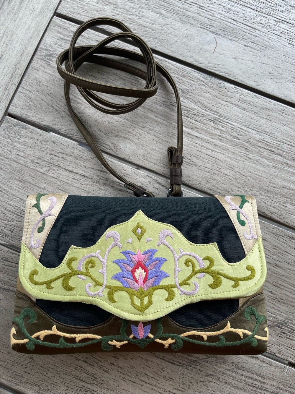 OOVOO Designs Vintage 1990’s Embroidered Floral Convertible Crossbody Clutch Bag